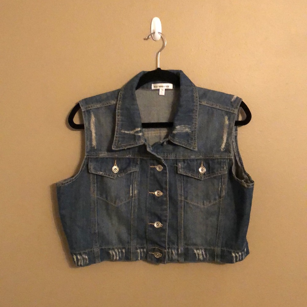 ROOMMATES short jean vest!
